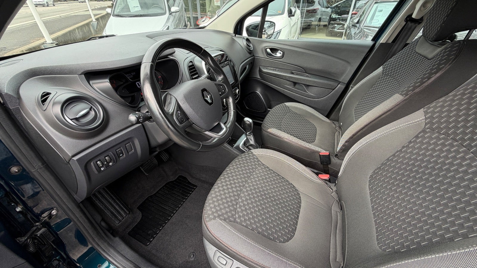Blå Renault Captur fra 2018