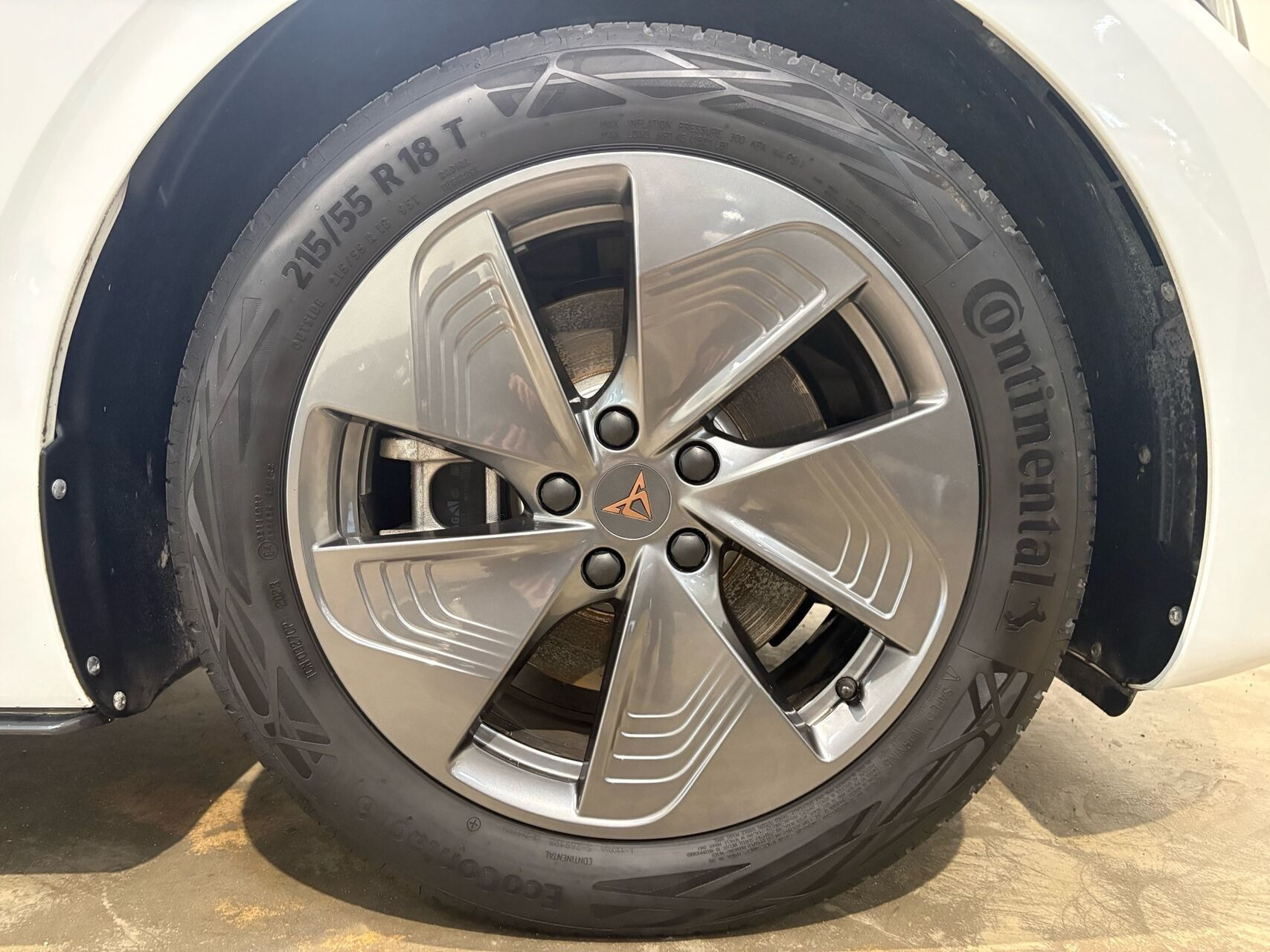 Hvid Cupra Born fra 2023