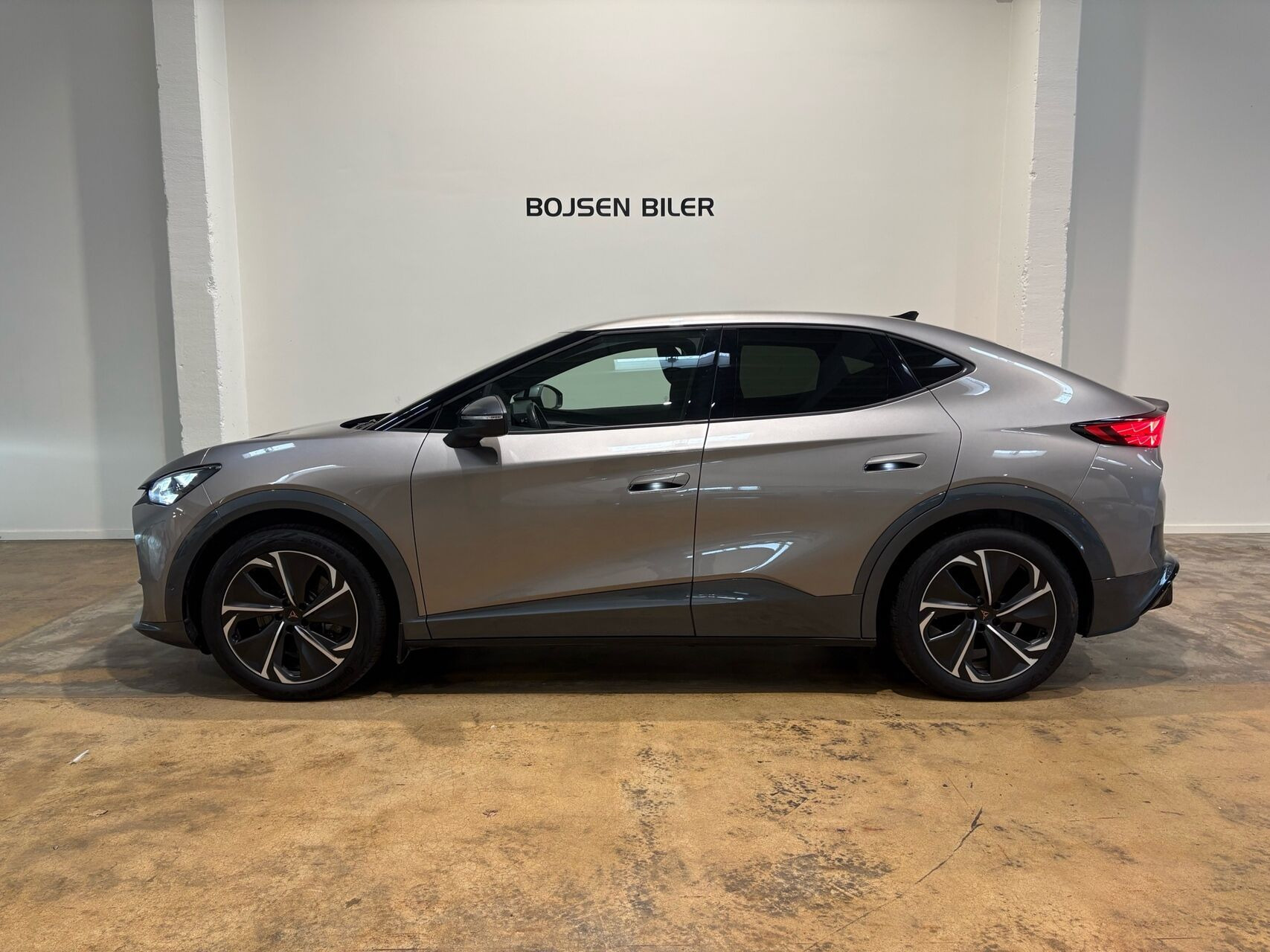 Brun Cupra Tavascan fra 2025