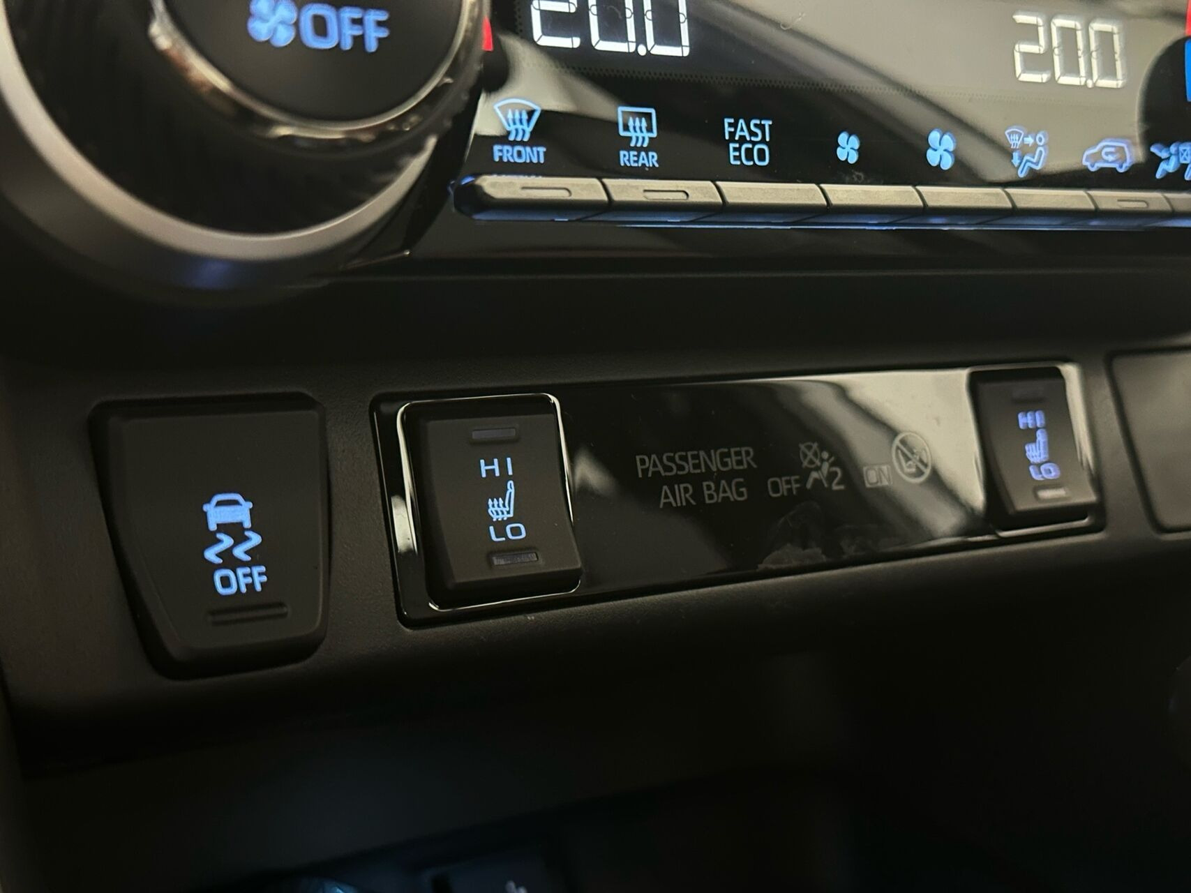 Grå Suzuki Across fra 2020
