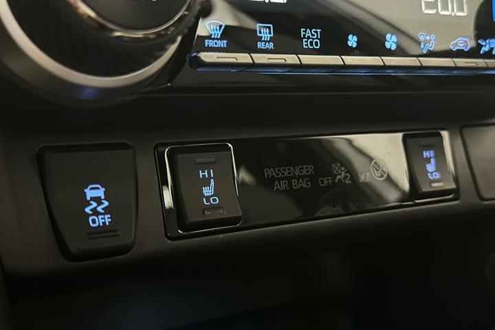 Grå Suzuki Across fra 2020