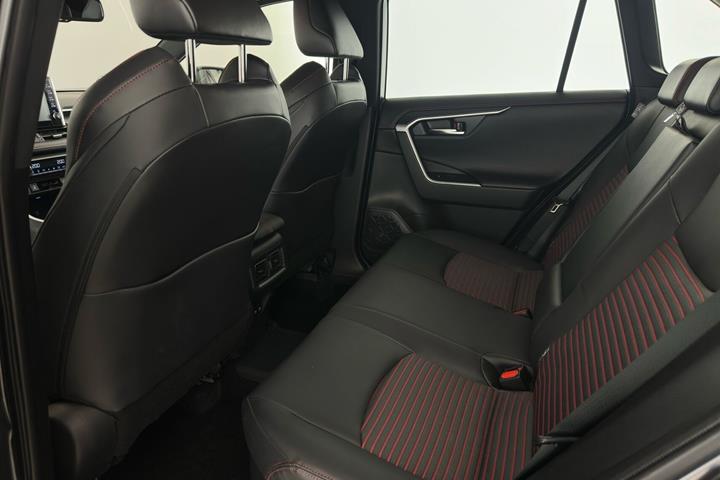 Grå Suzuki Across fra 2020