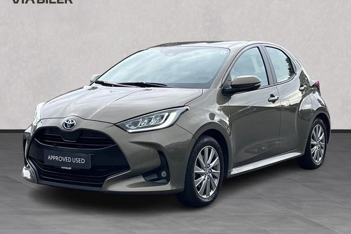 Bronze Toyota Yaris fra 2023 set udefra
