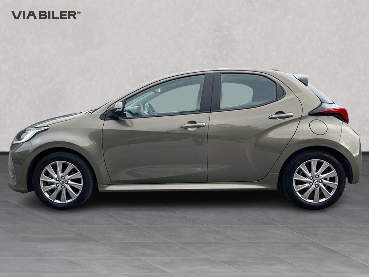 Bronze Toyota Yaris fra 2023