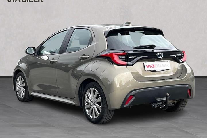 Bronze Toyota Yaris fra 2023