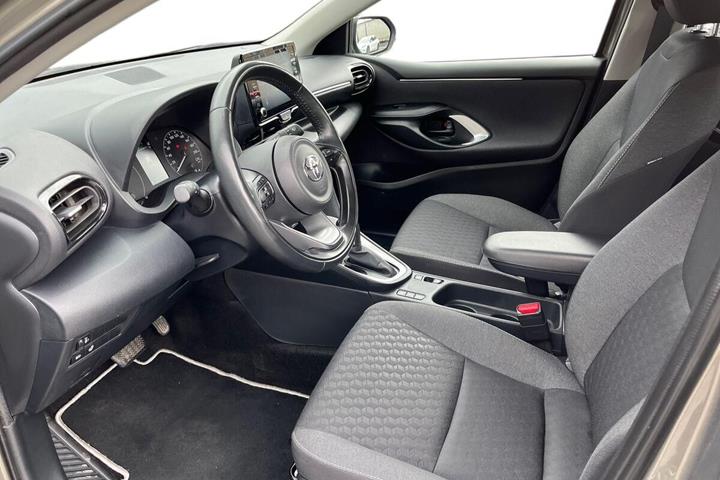 Bronze Toyota Yaris fra 2023