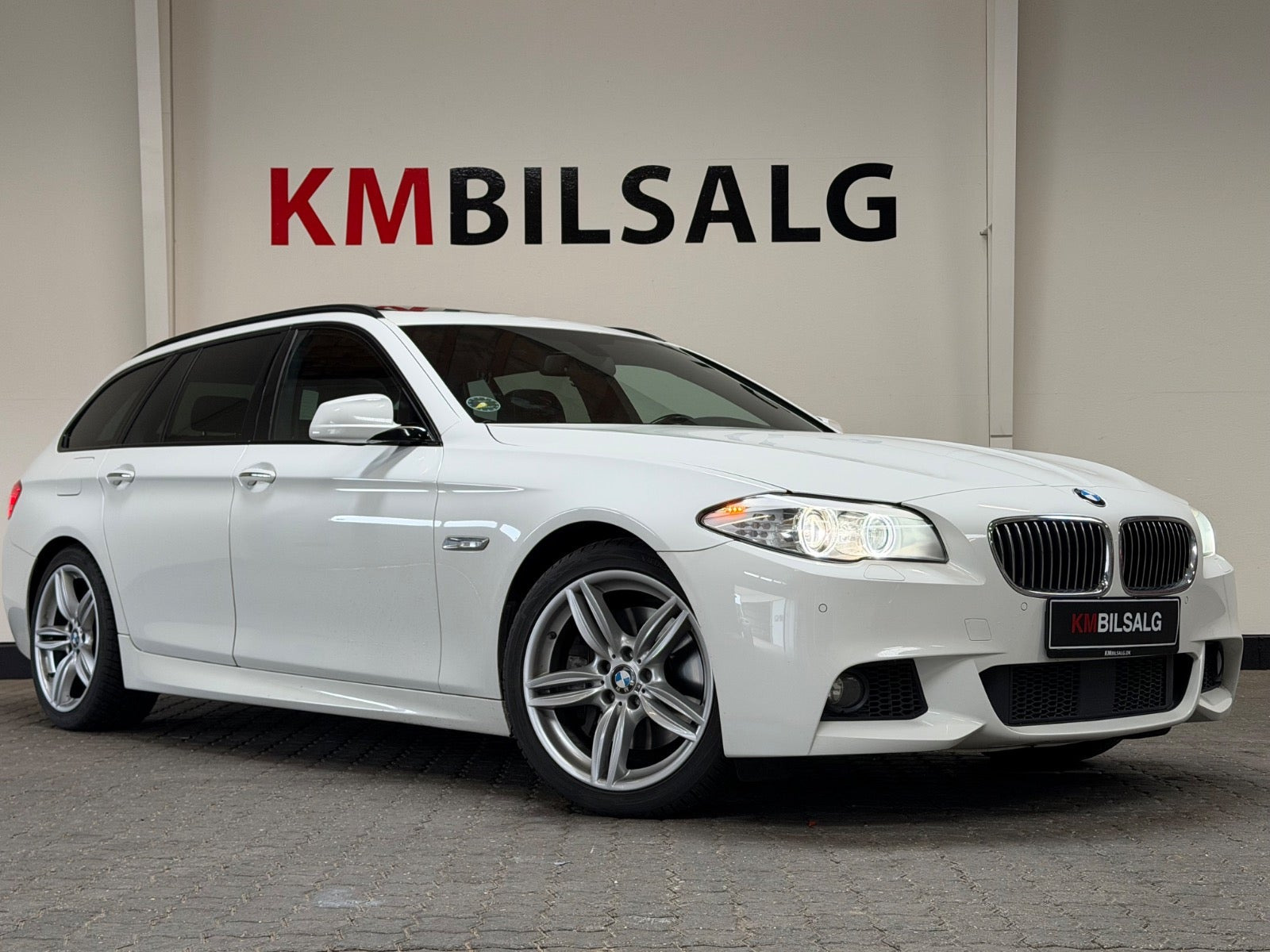 Hvid BMW 535i fra 2013