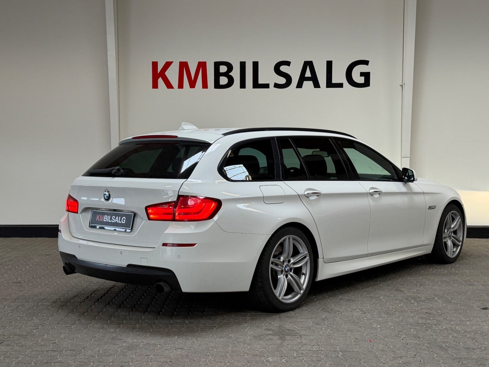 Hvid BMW 535i fra 2013