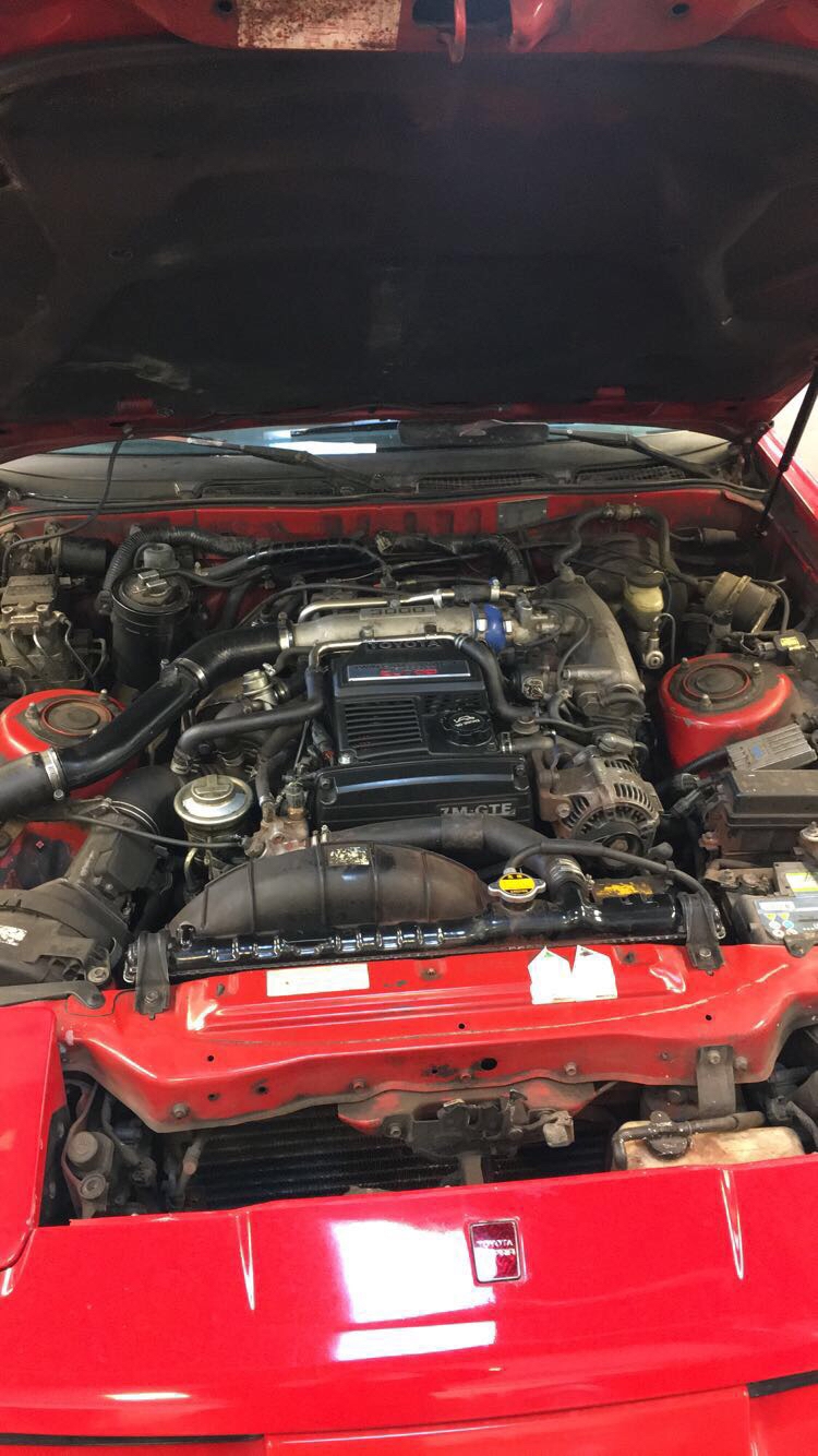 Rød Toyota Supra fra 1990