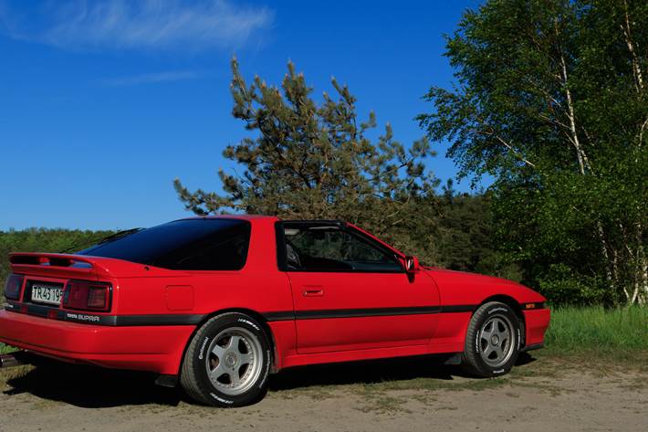 Rød Toyota Supra fra 1990