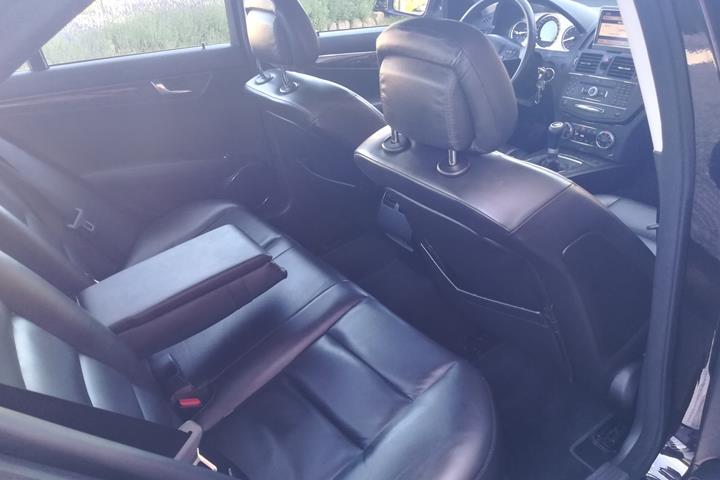 Sort Mercedes C200 fra 2007