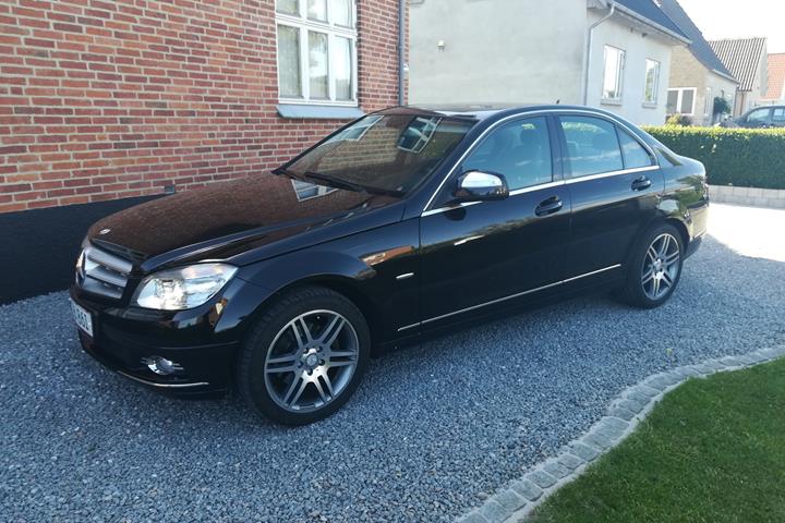 Sort Mercedes C200 fra 2007
