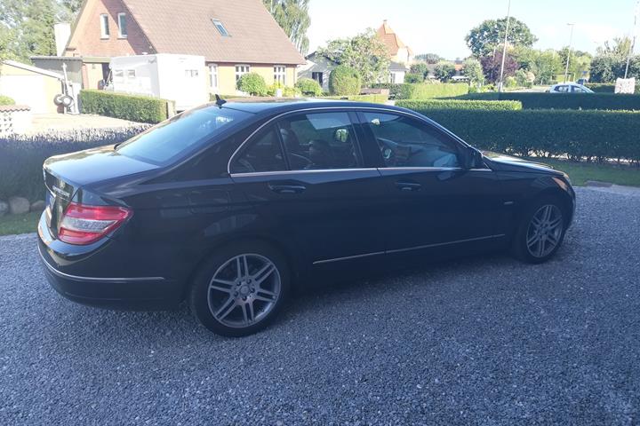 Sort Mercedes C200 fra 2007