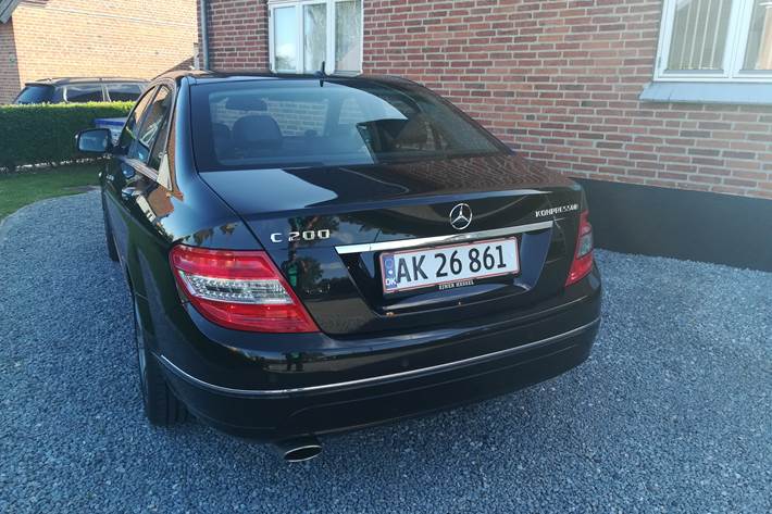 Sort Mercedes C200 fra 2007