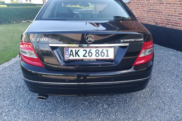 Sort Mercedes C200 fra 2007