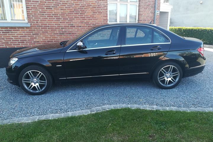 Sort Mercedes C200 fra 2007