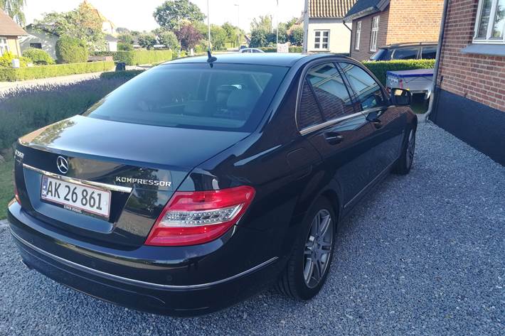 Sort Mercedes C200 fra 2007