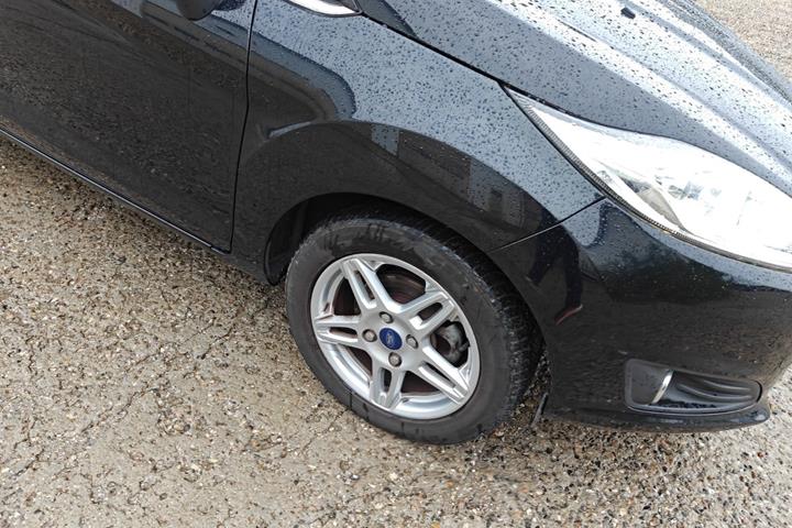 Gul Ford Fiesta fra 2014