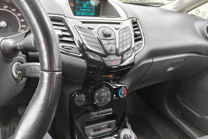 Gul Ford Fiesta fra 2014