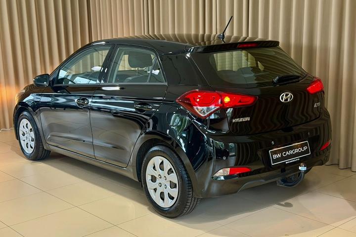 Sort Hyundai i20 fra 2016