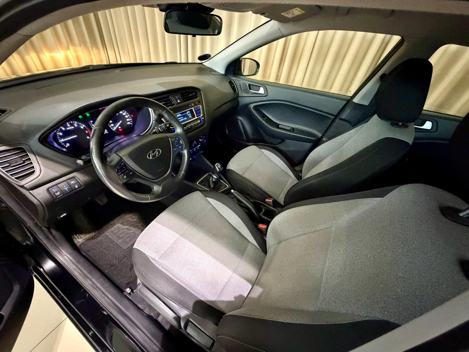 Sort Hyundai i20 fra 2016