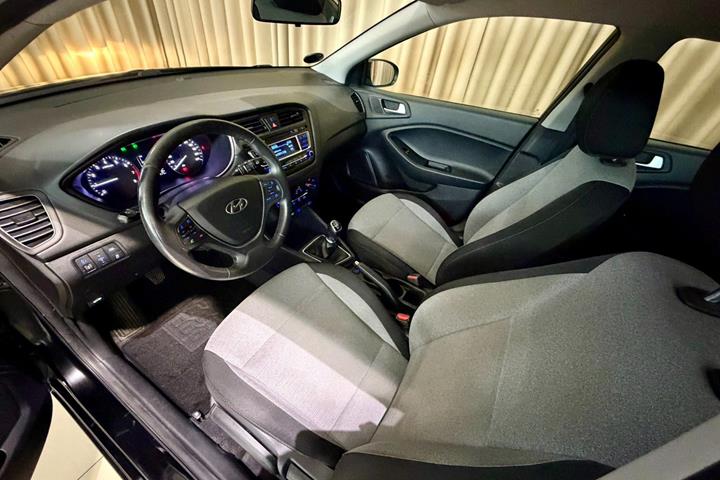 Sort Hyundai i20 fra 2016