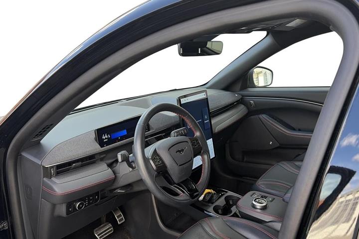 Sort Ford Mustang Mach-E fra 2023