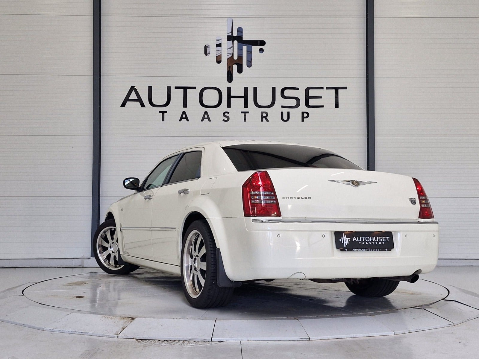 Hvid Chrysler 300C fra 2005