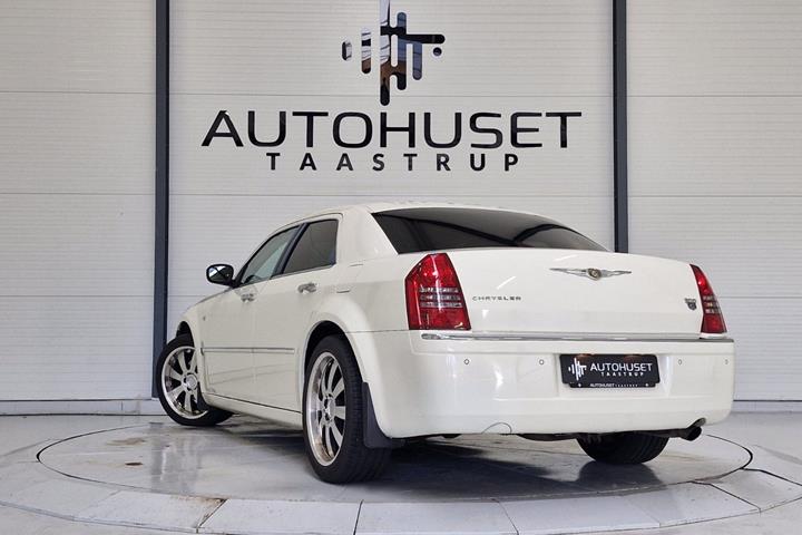 Hvid Chrysler 300C fra 2005
