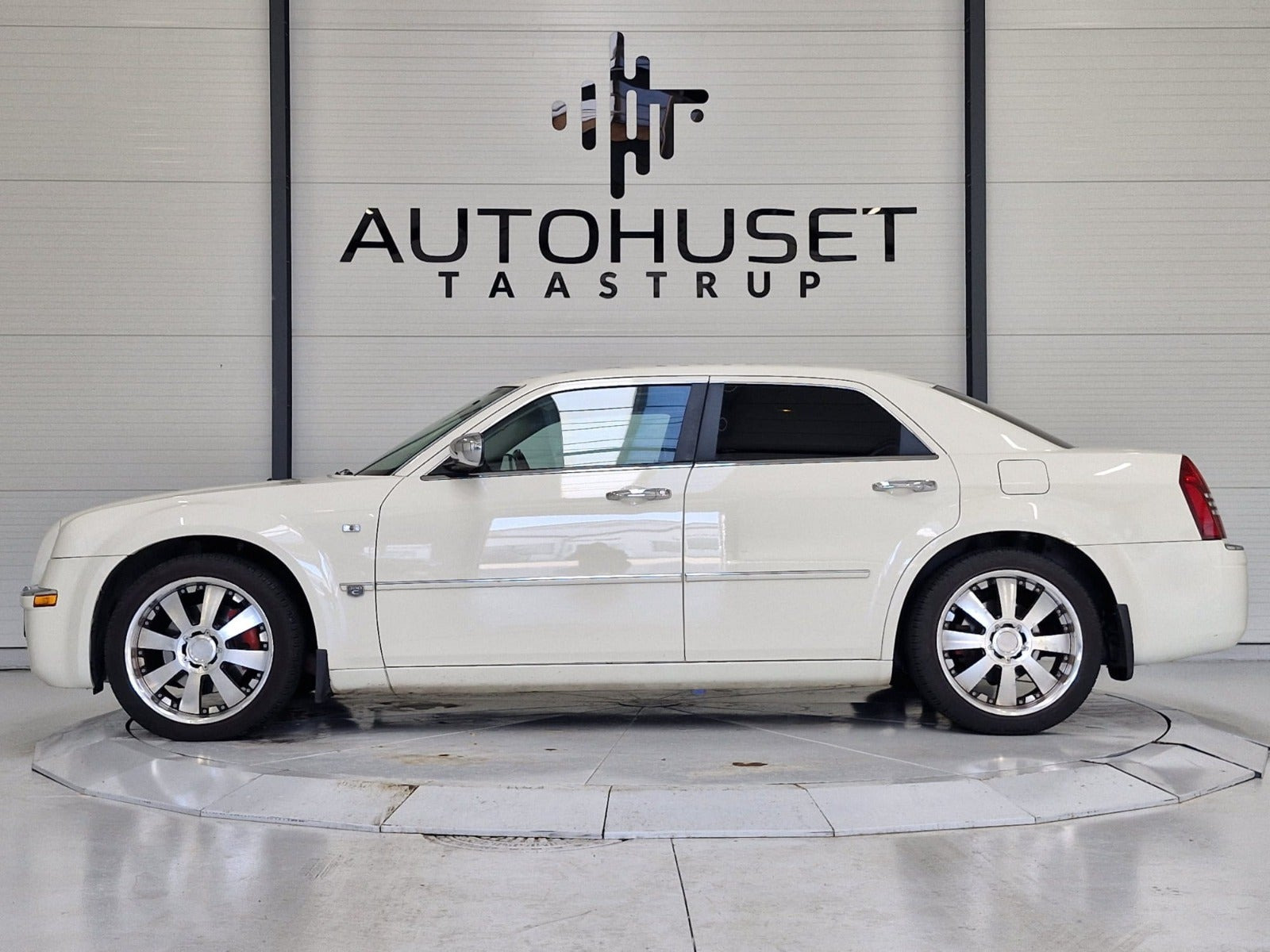 Hvid Chrysler 300C fra 2005