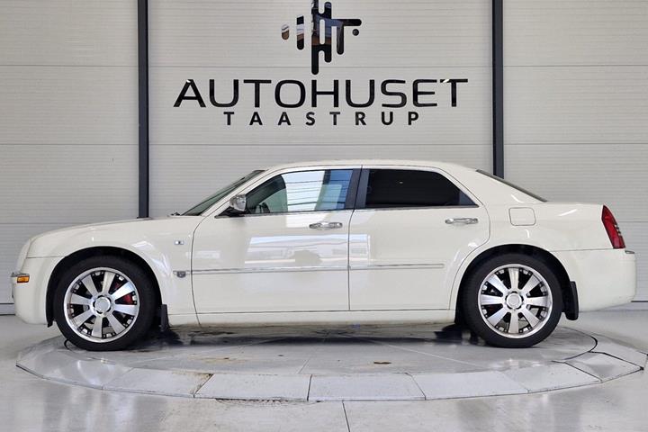 Hvid Chrysler 300C fra 2005