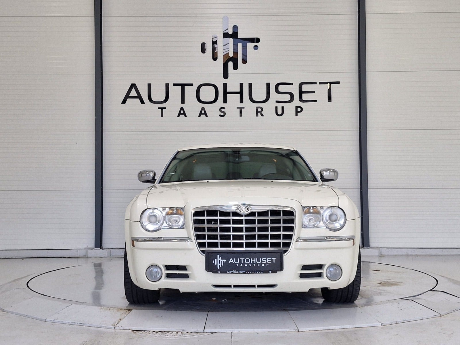 Hvid Chrysler 300C fra 2005