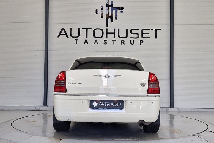 Hvid Chrysler 300C fra 2005