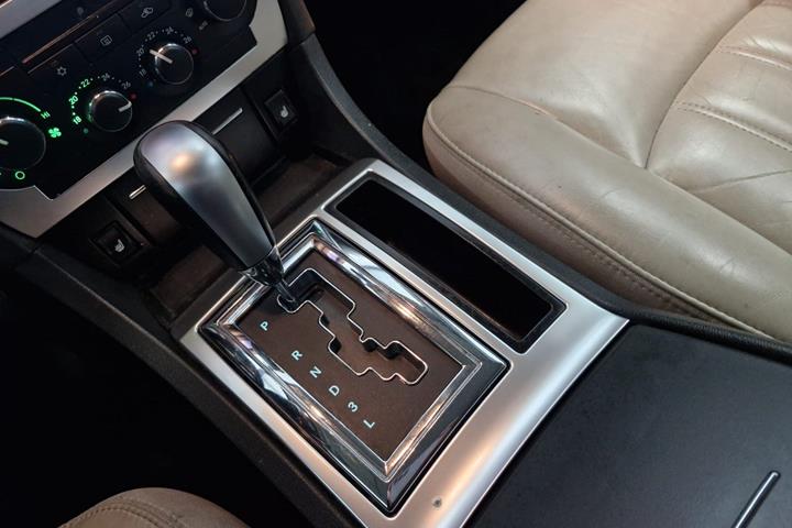 Hvid Chrysler 300C fra 2005