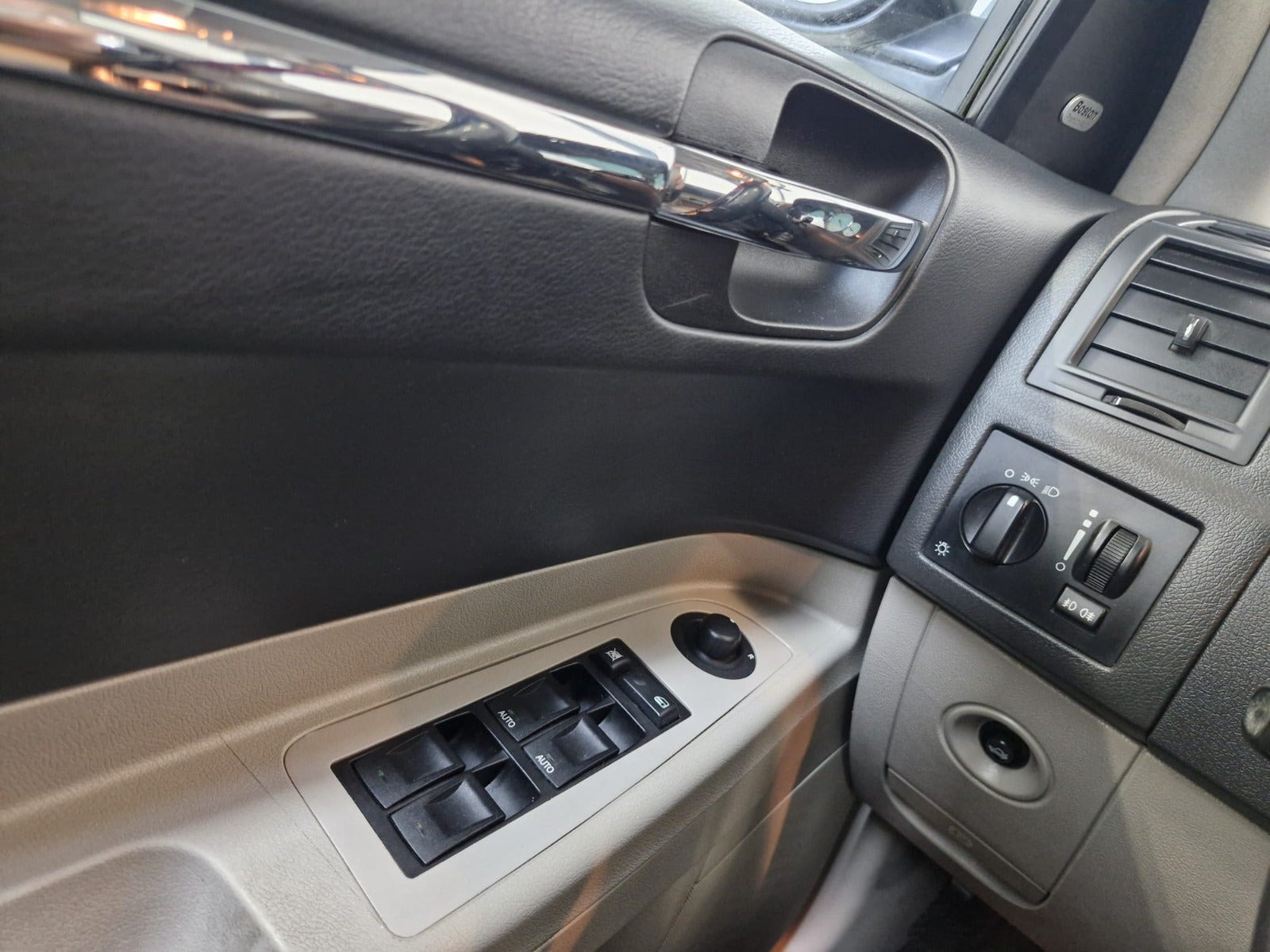 Hvid Chrysler 300C fra 2005