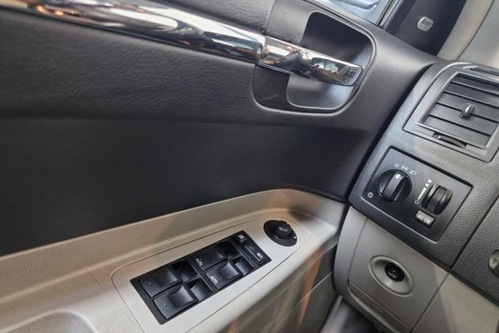 Hvid Chrysler 300C fra 2005