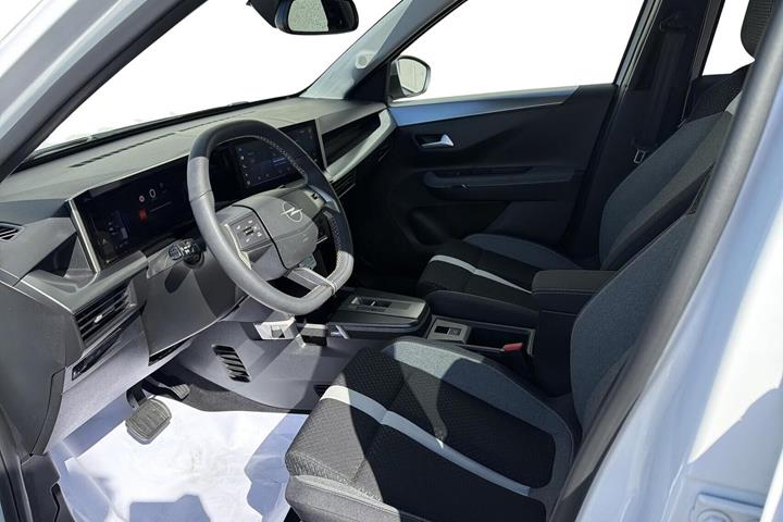 Hvid Opel Frontera fra 2025