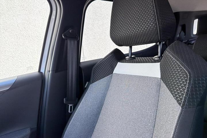 Hvid Opel Frontera fra 2025