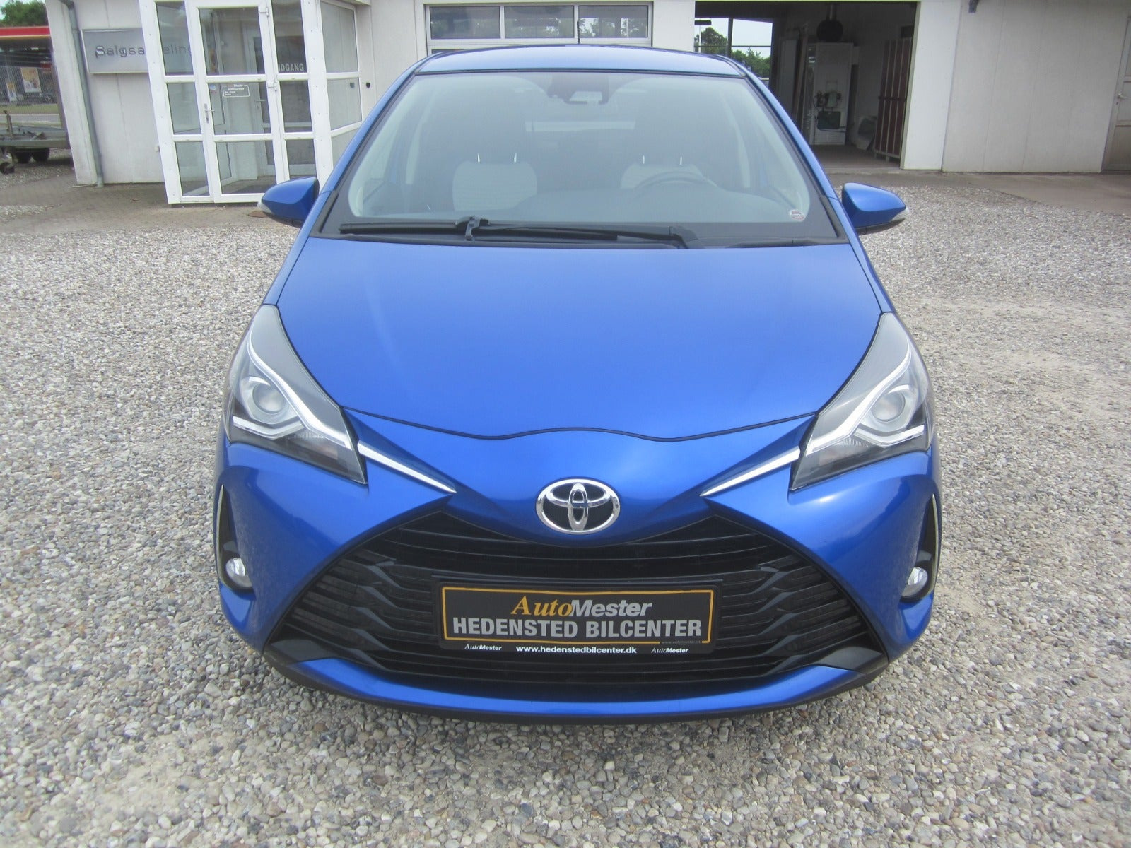 Blå Toyota Yaris fra 2019