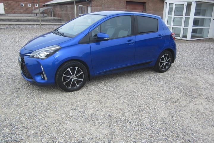 Blå Toyota Yaris fra 2019