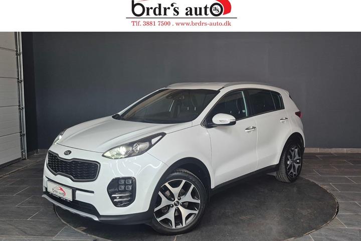 Hvid Kia Sportage fra 2016 set udefra
