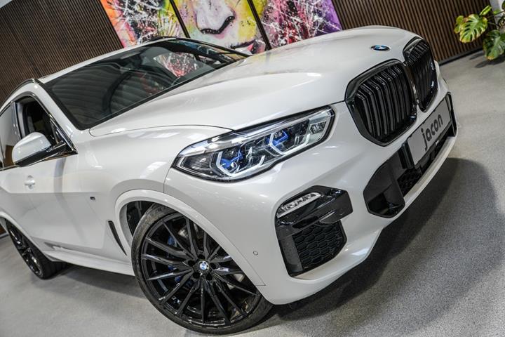 Hvid BMW X5 fra 2021