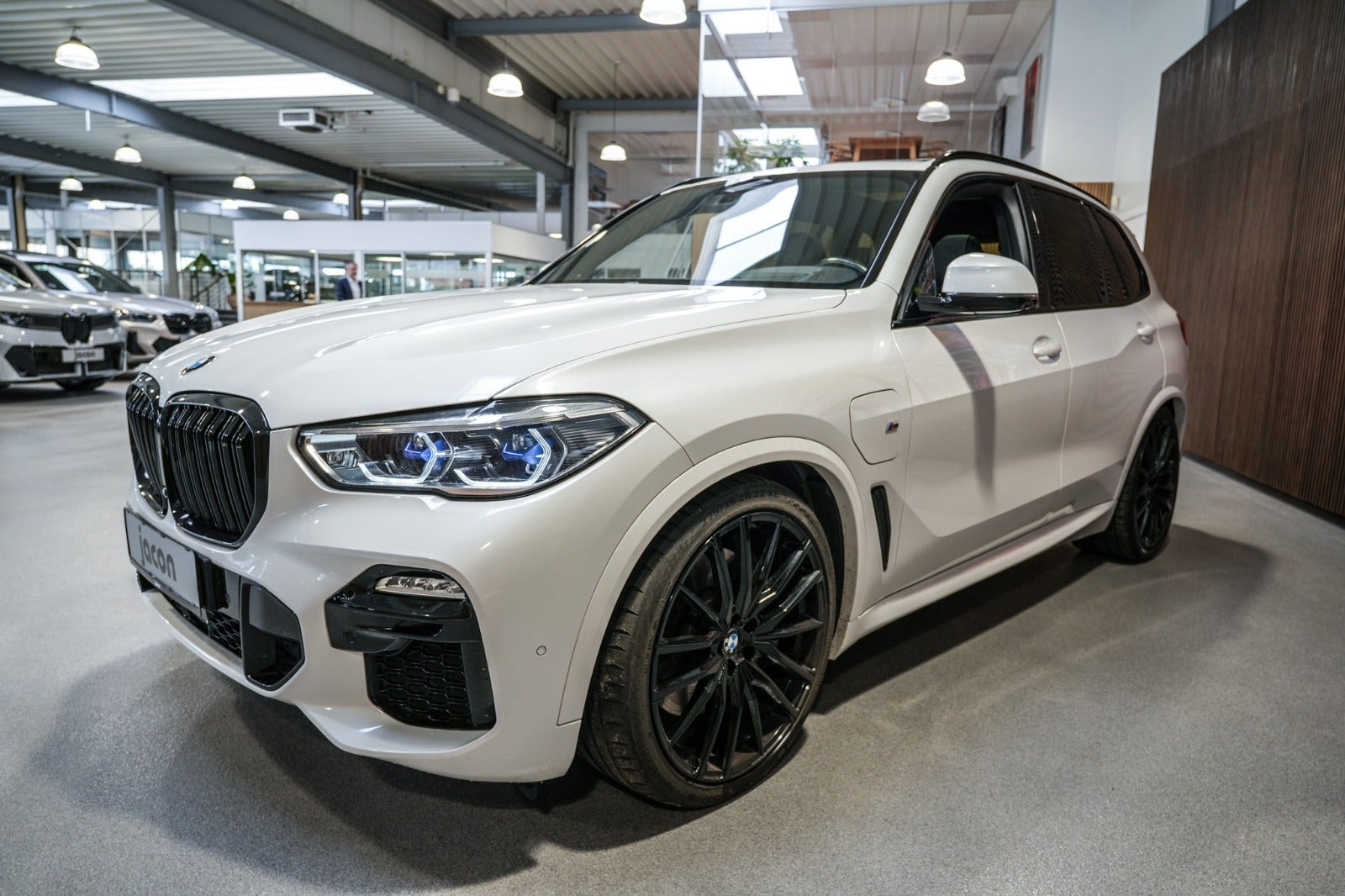 Hvid BMW X5 fra 2021