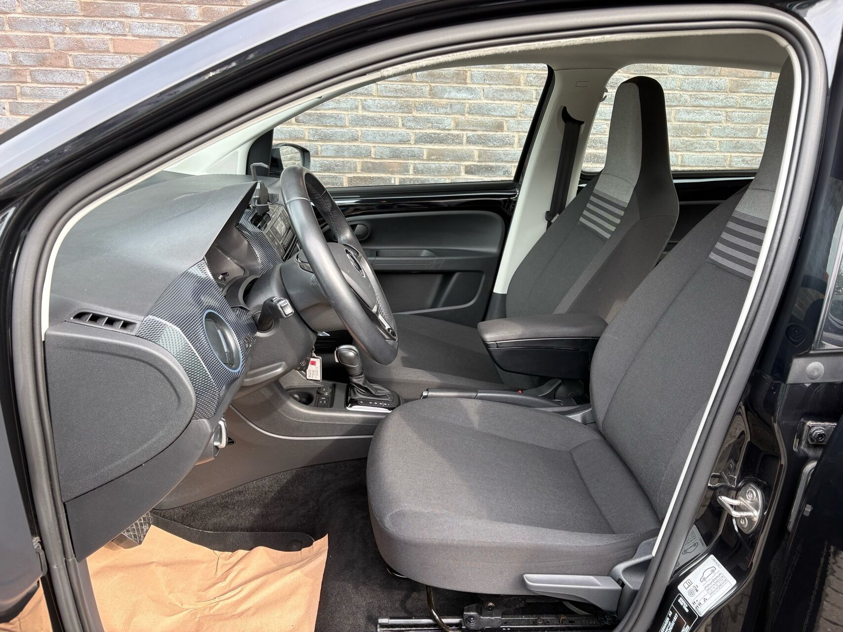Sort VW E-UP! fra 2022