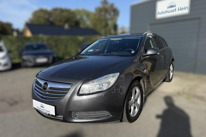 Grå Opel Insignia fra 2011