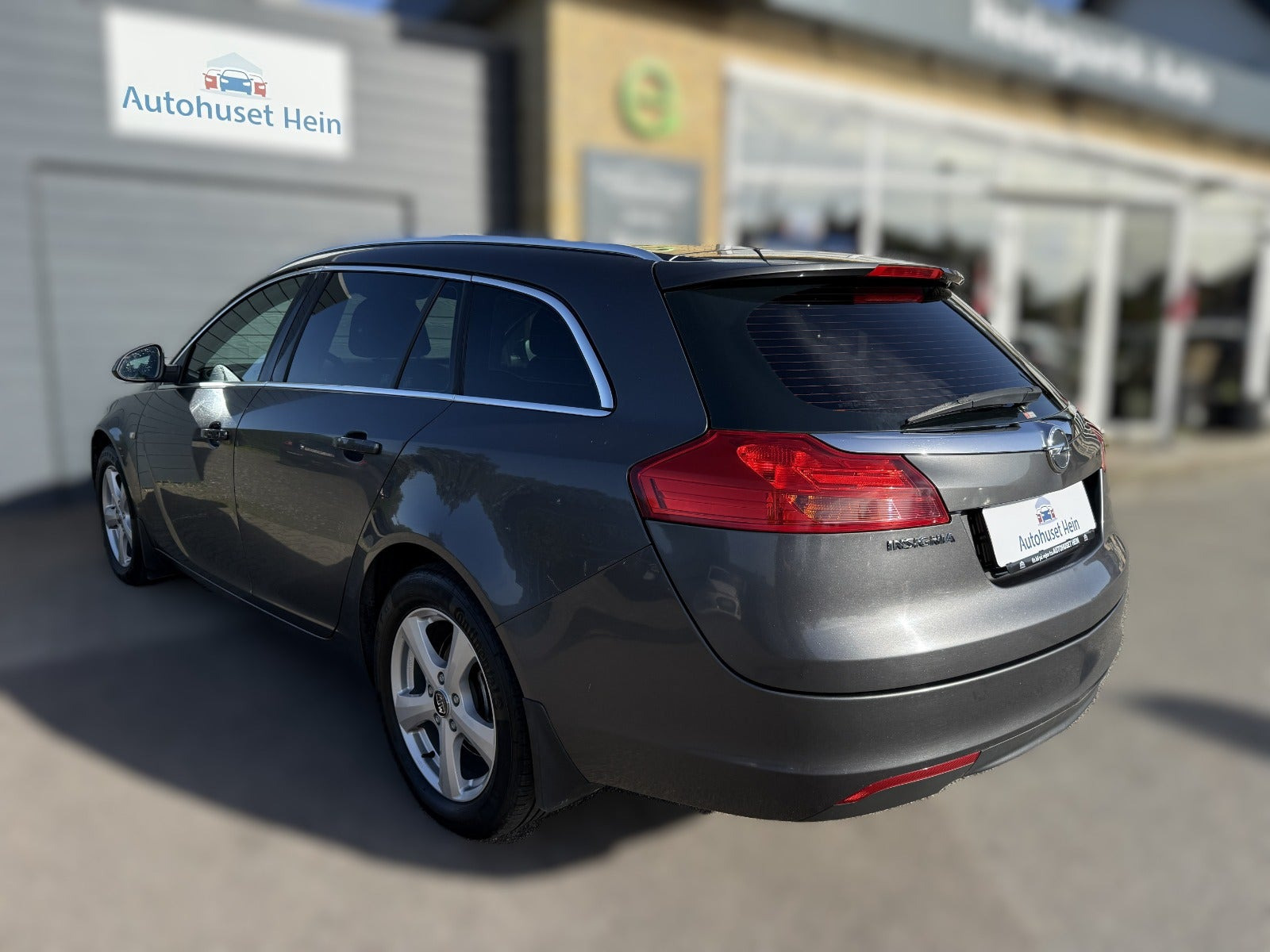 Grå Opel Insignia fra 2011