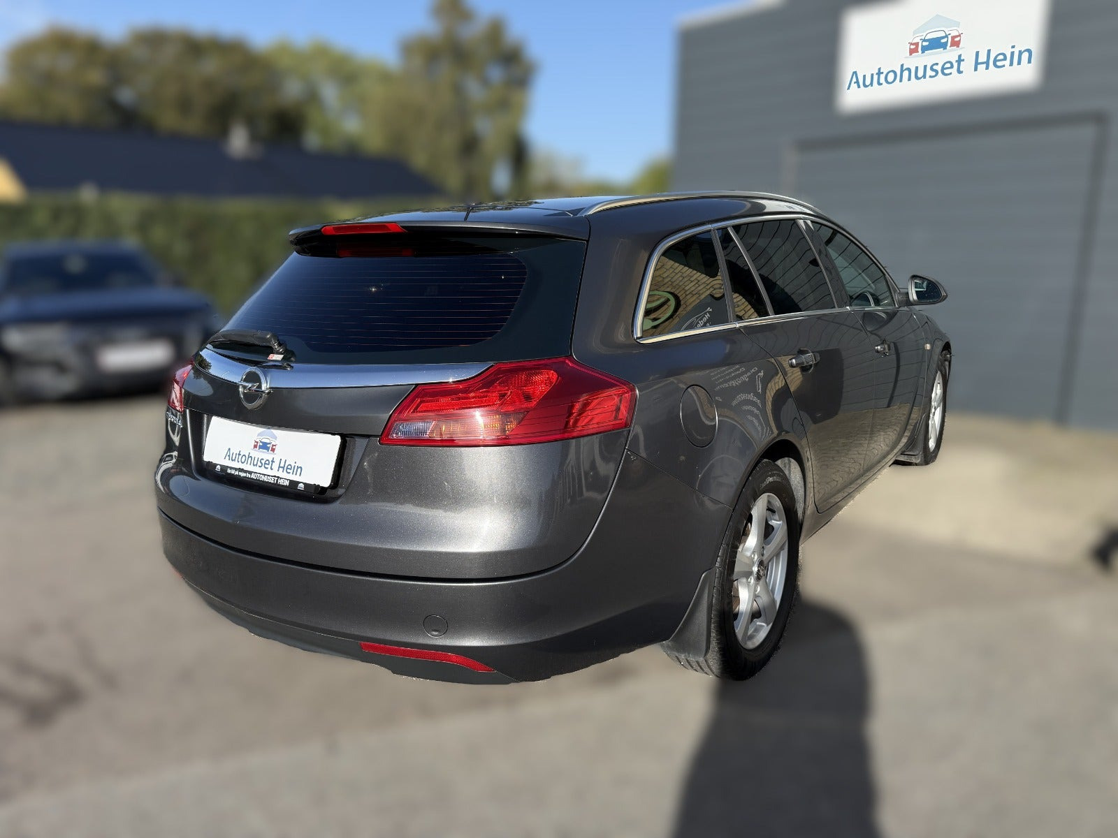 Grå Opel Insignia fra 2011