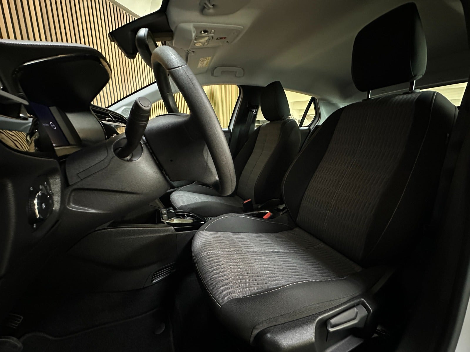 Hvid Opel Corsa-e fra 2023