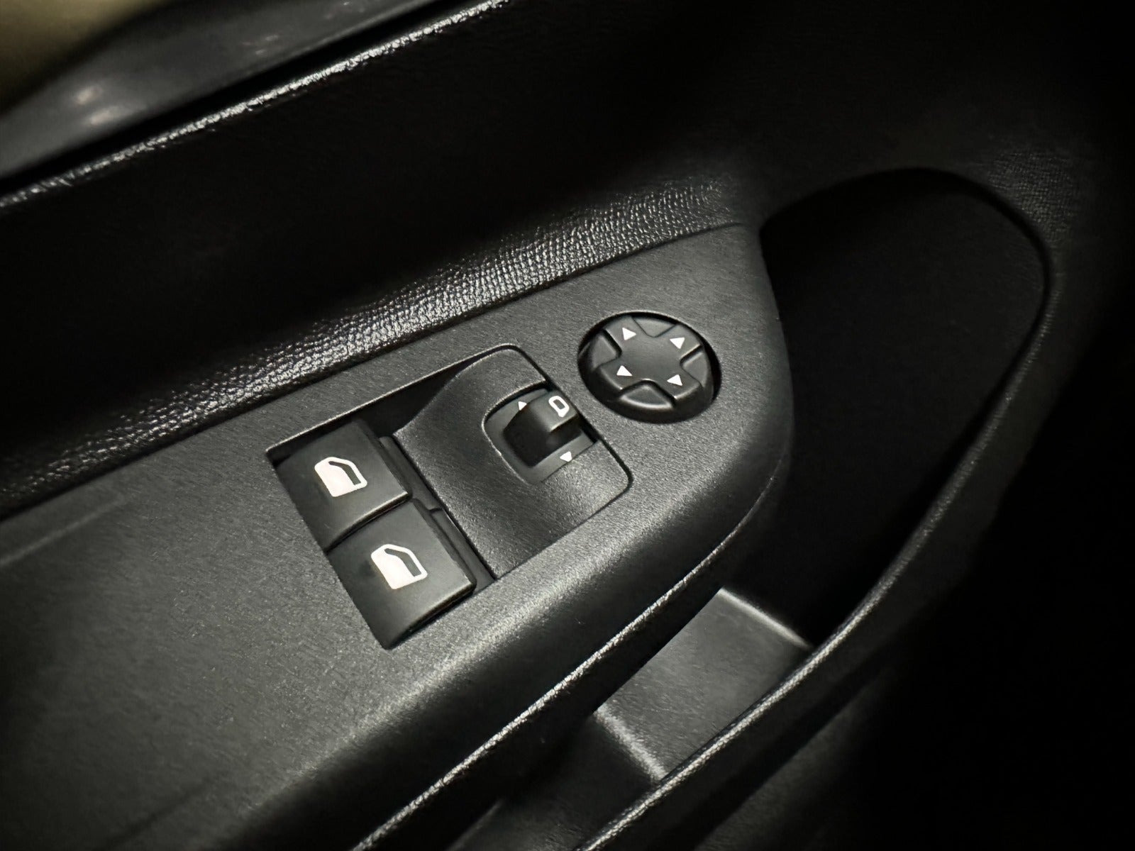 Hvid Opel Corsa-e fra 2023