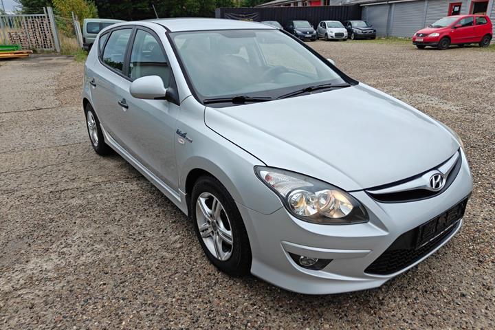 Gul Hyundai i30 fra 2010